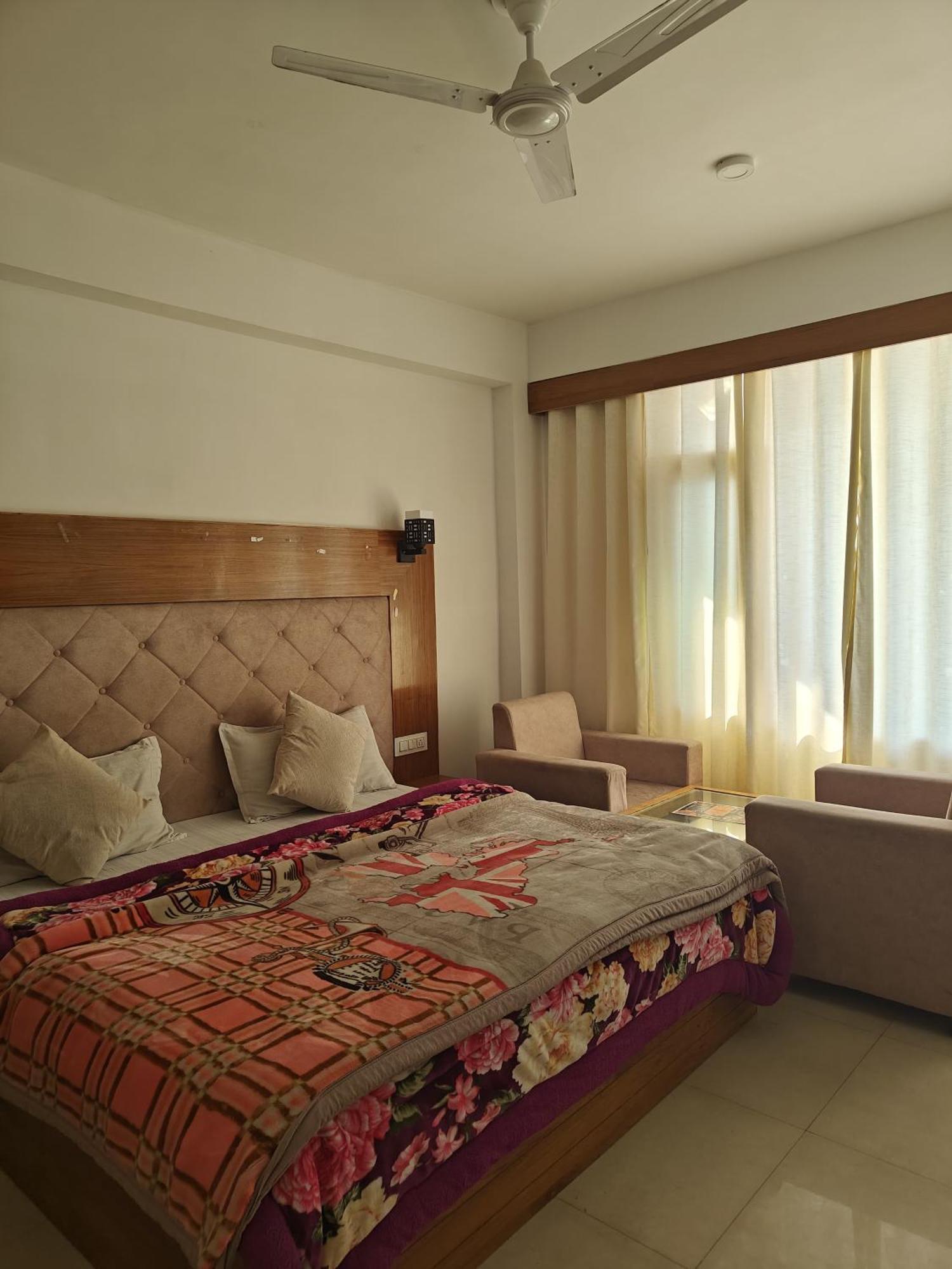 Santosh Cafe & Rooms Amritsar Extérieur photo